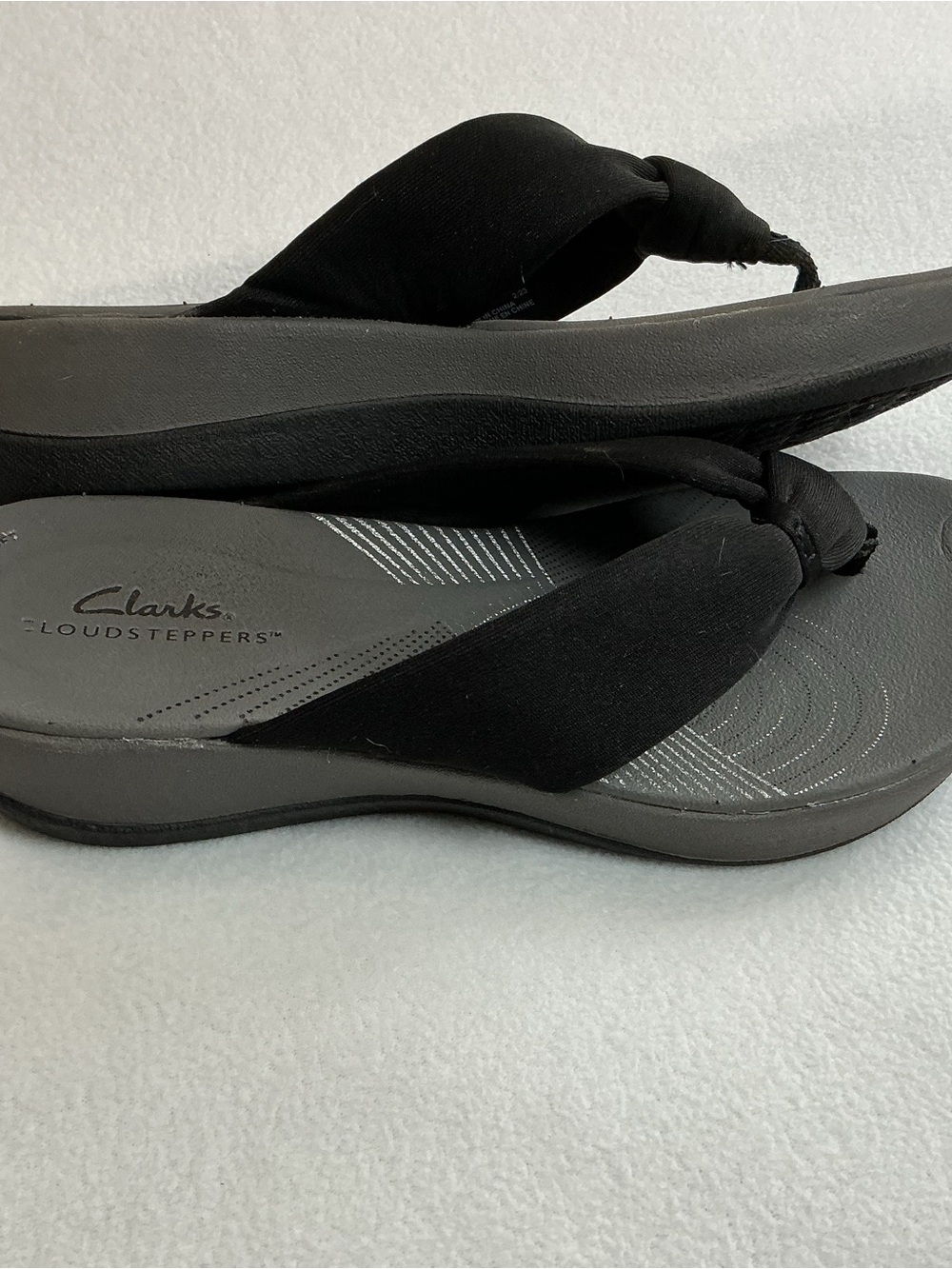 Clarks Cloudsteppers Black  Stretch Thong Sandals Wedge Flip Flop Women's 7 M - Picture 3 of 7